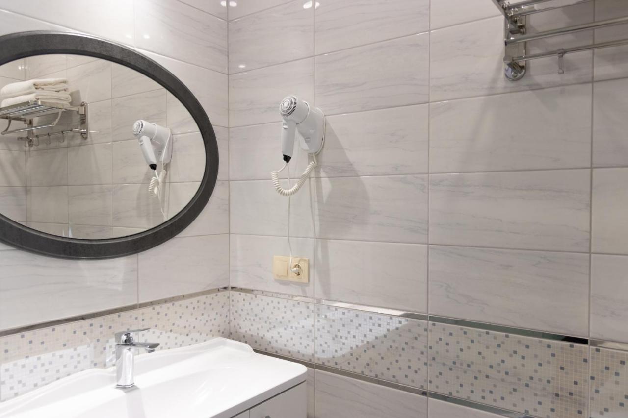 Smart Business Hotel Pinsk Eksteriør bilde
